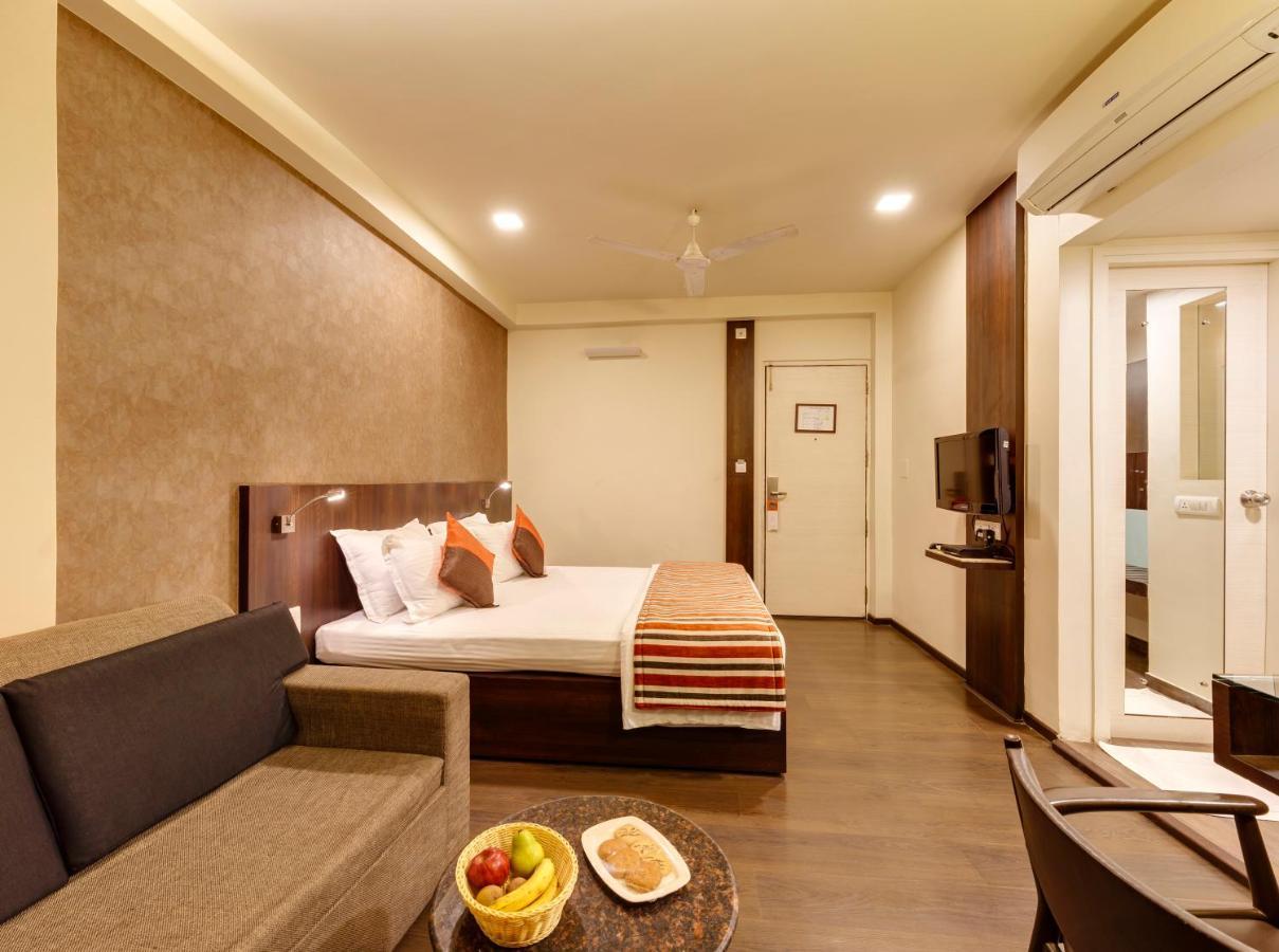 Regenta Place Raysons كولهابور المظهر الخارجي الصورة