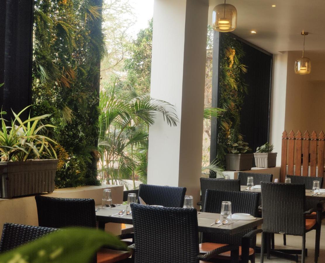 Regenta Place Raysons كولهابور المظهر الخارجي الصورة
